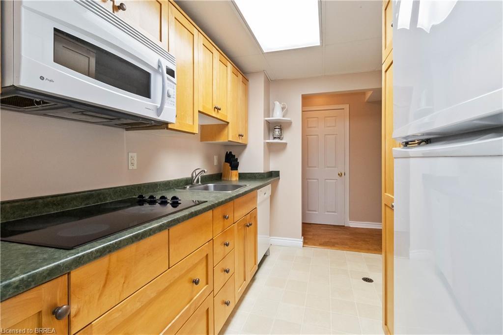 34 Sympatica Crescent, Brantford, ON - Indoor Photo Showing Kitchen