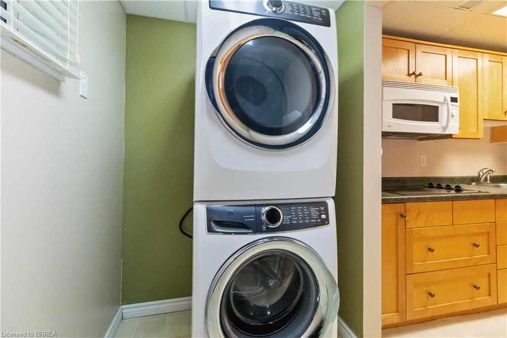 34 Sympatica Crescent, Brantford, ON - Indoor Photo Showing Laundry Room