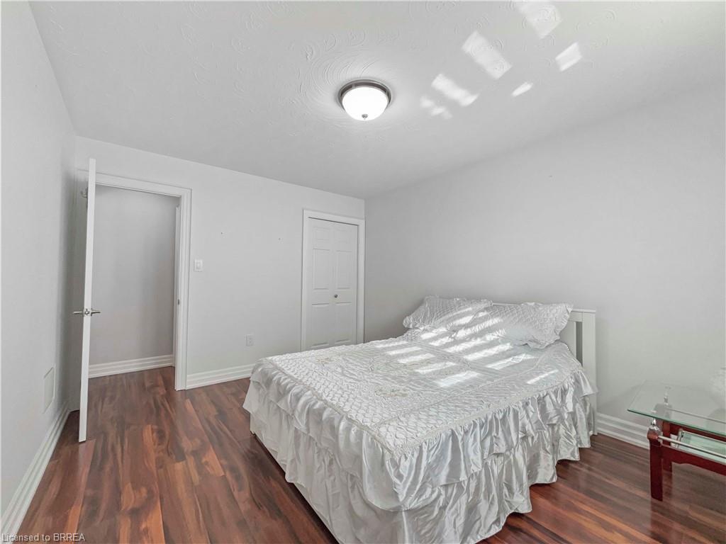 701 Upper Paradise Road, Hamilton, ON - Indoor Photo Showing Bedroom