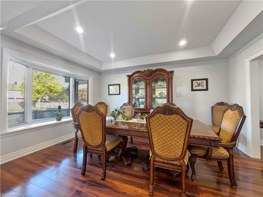 701 Upper Paradise Road, Hamilton, ON - Indoor Photo Showing Dining Room