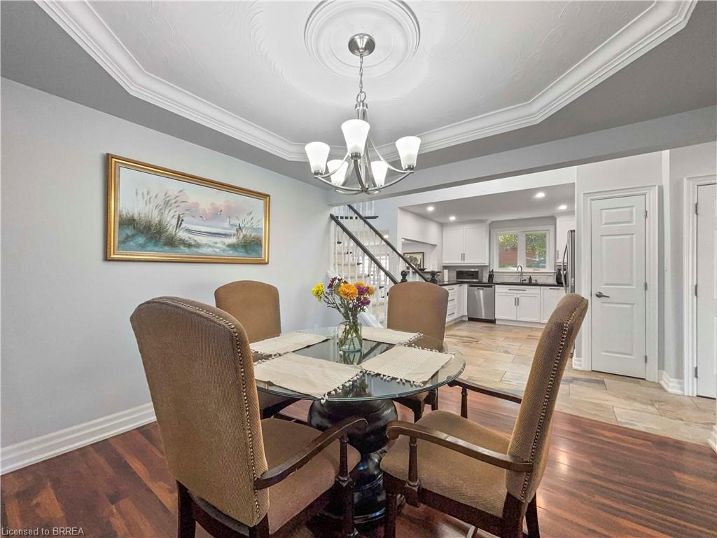 701 Upper Paradise Road, Hamilton, ON - Indoor Photo Showing Dining Room