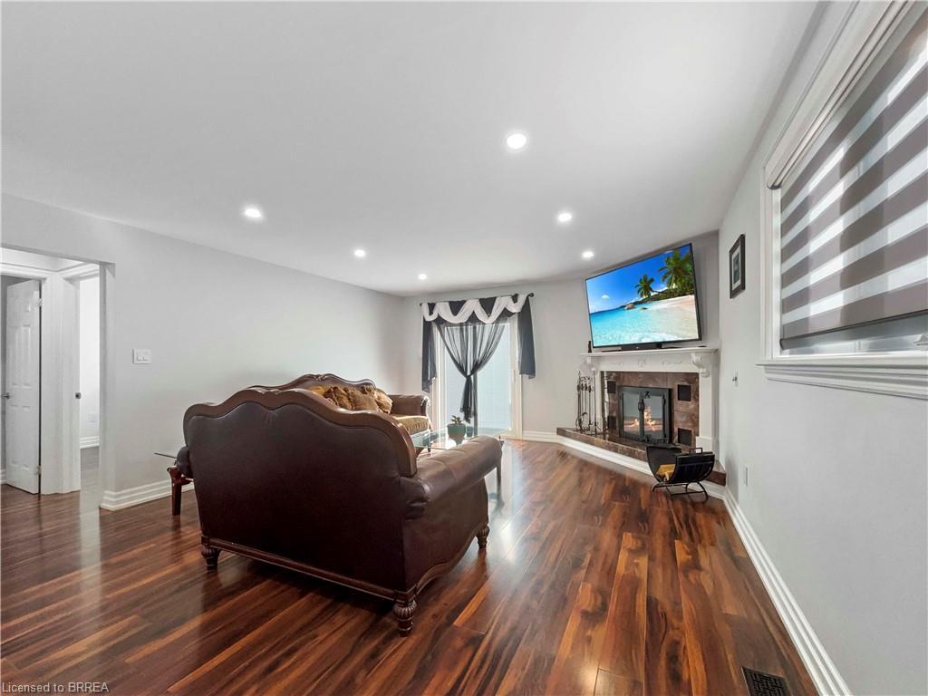 701 Upper Paradise Road, Hamilton, ON - Indoor With Fireplace