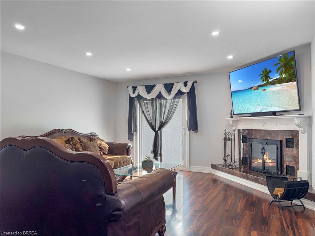 701 Upper Paradise Road, Hamilton, ON - Indoor With Fireplace