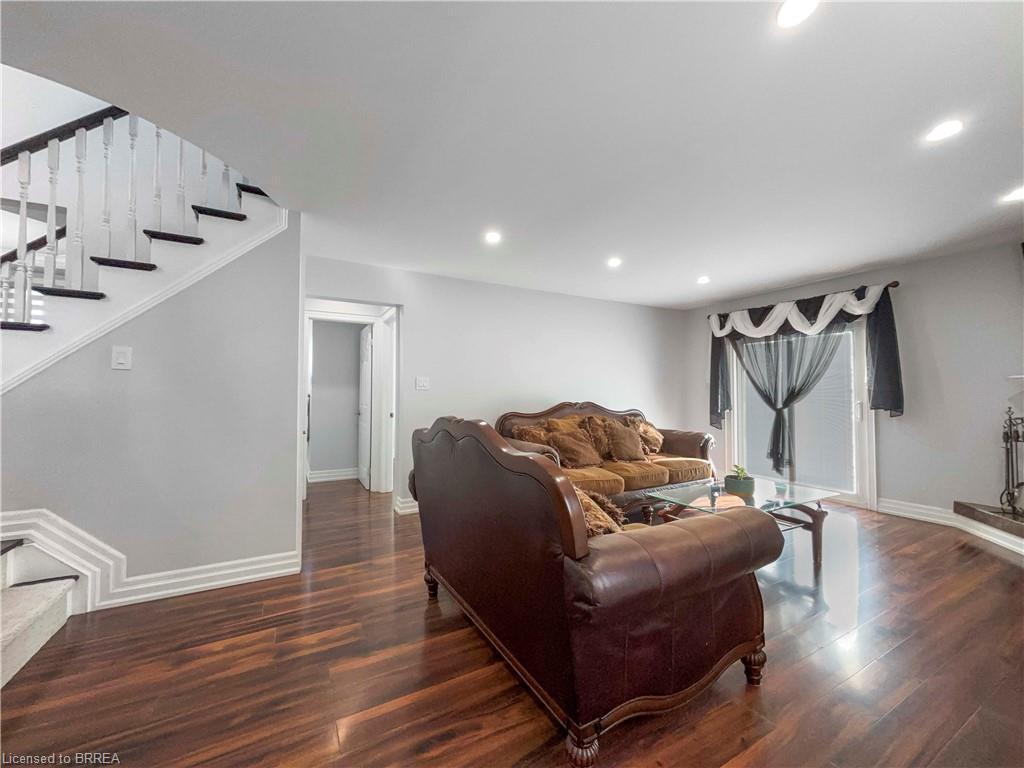 701 Upper Paradise Road, Hamilton, ON - Indoor