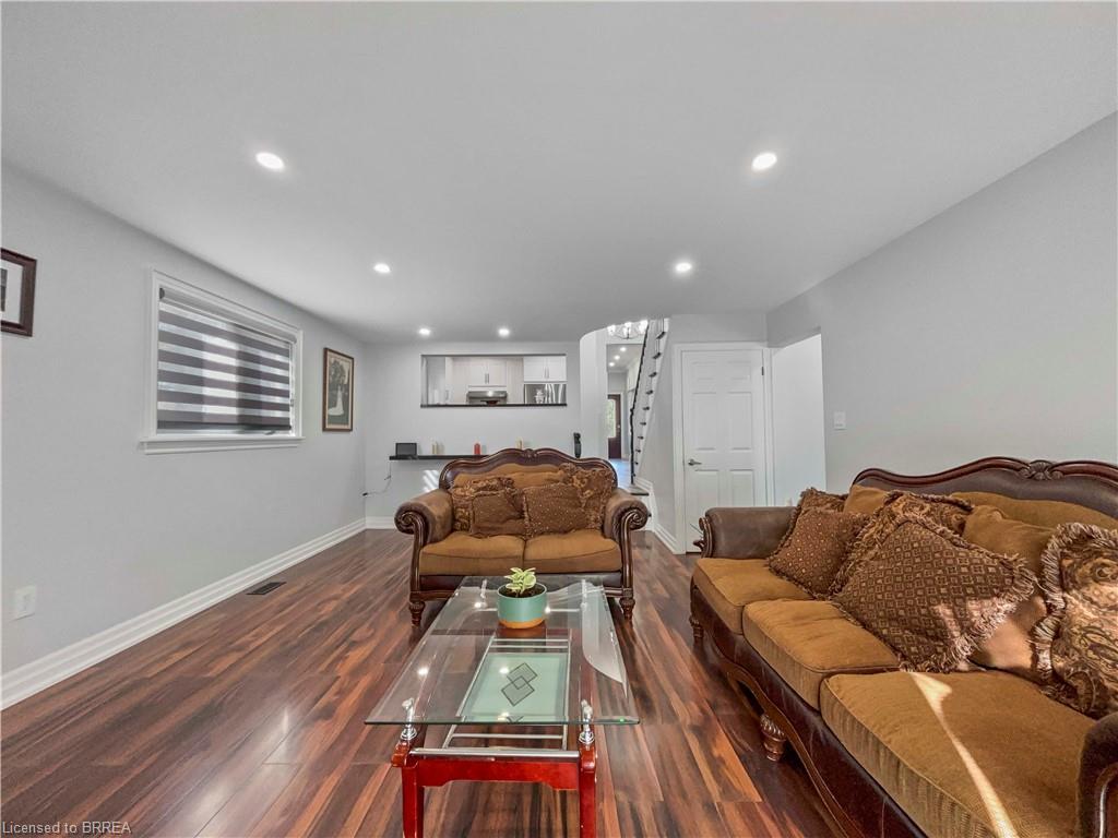 701 Upper Paradise Road, Hamilton, ON - Indoor Photo Showing Living Room