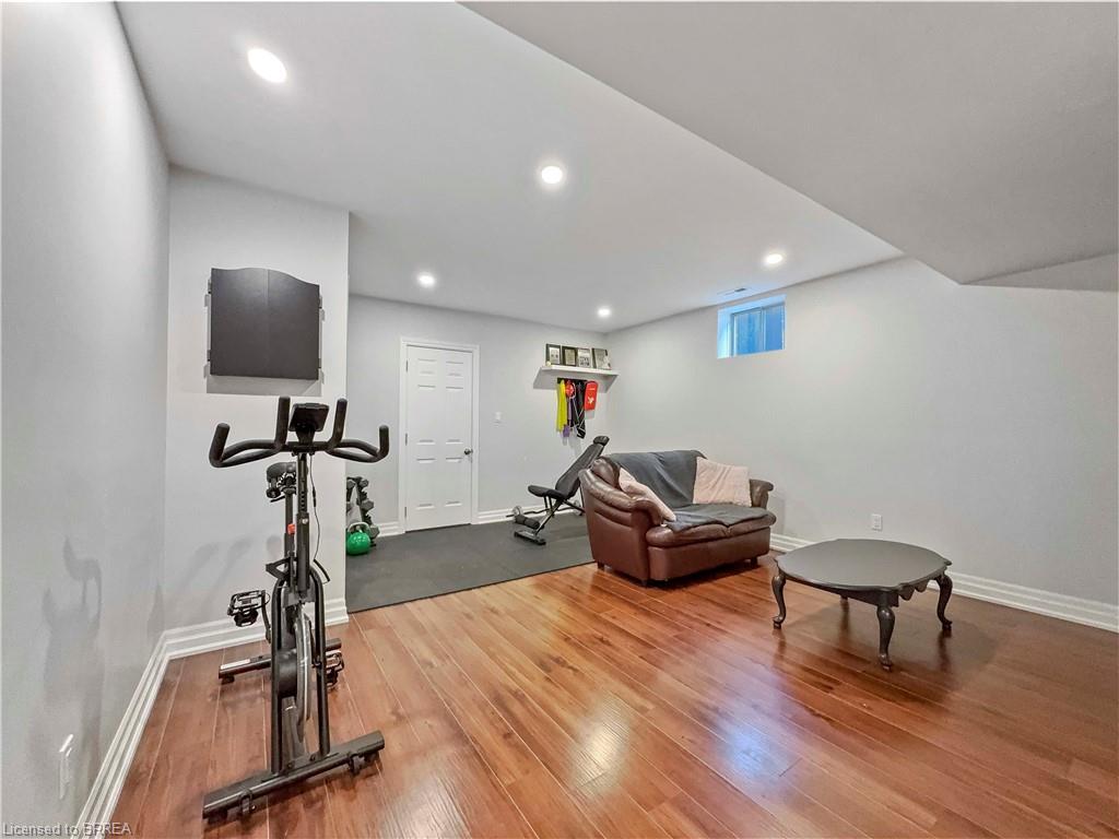 701 Upper Paradise Road, Hamilton, ON - Indoor