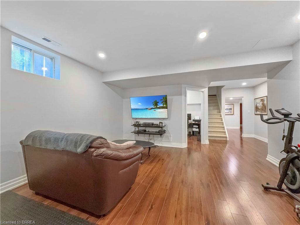 701 Upper Paradise Road, Hamilton, ON - Indoor