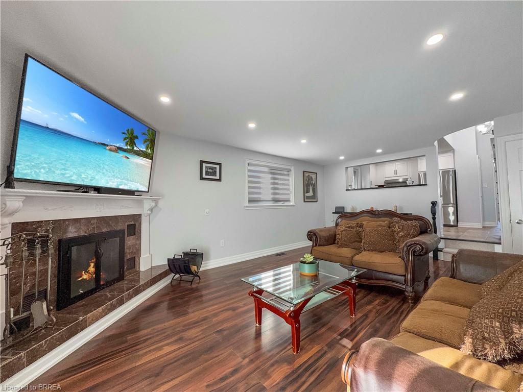 701 Upper Paradise Road, Hamilton, ON - Indoor Photo Showing Living Room With Fireplace