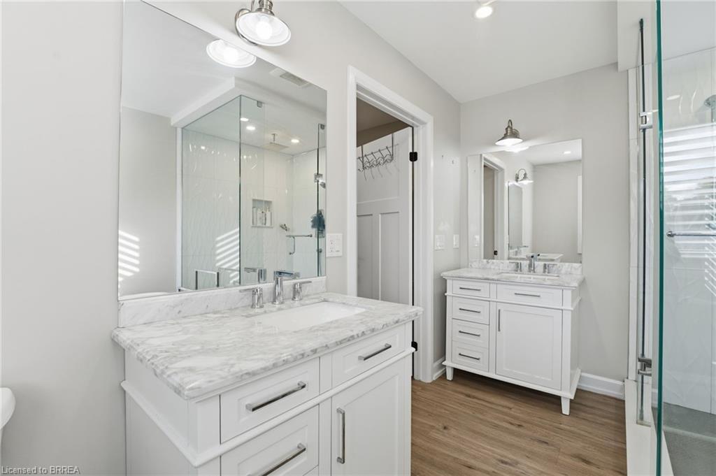 12 Halftree Place, Brantford, ON - Indoor Photo Showing Bathroom