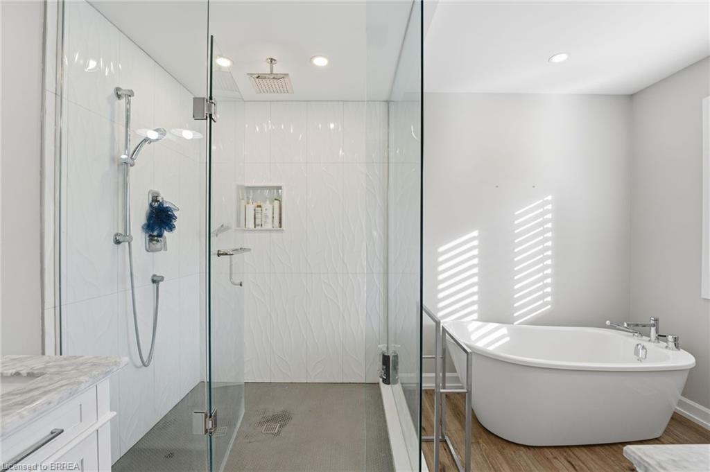 12 Halftree Place, Brantford, ON - Indoor Photo Showing Bathroom