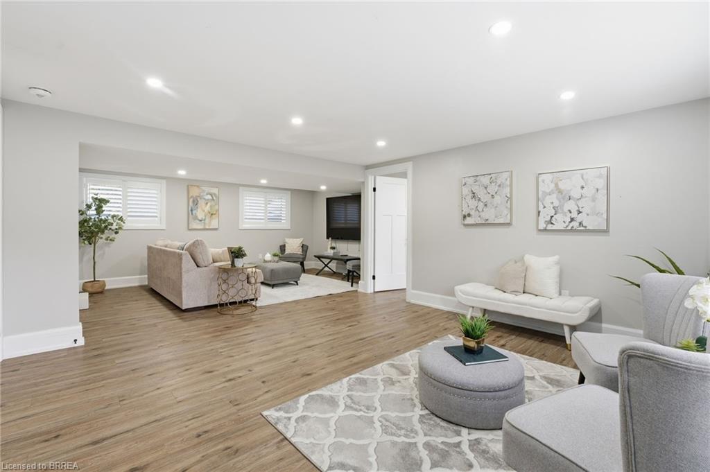 12 Halftree Place, Brantford, ON - Indoor Photo Showing Living Room
