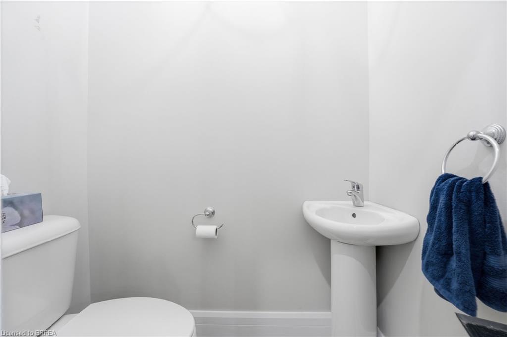 12 Halftree Place, Brantford, ON - Indoor Photo Showing Bathroom