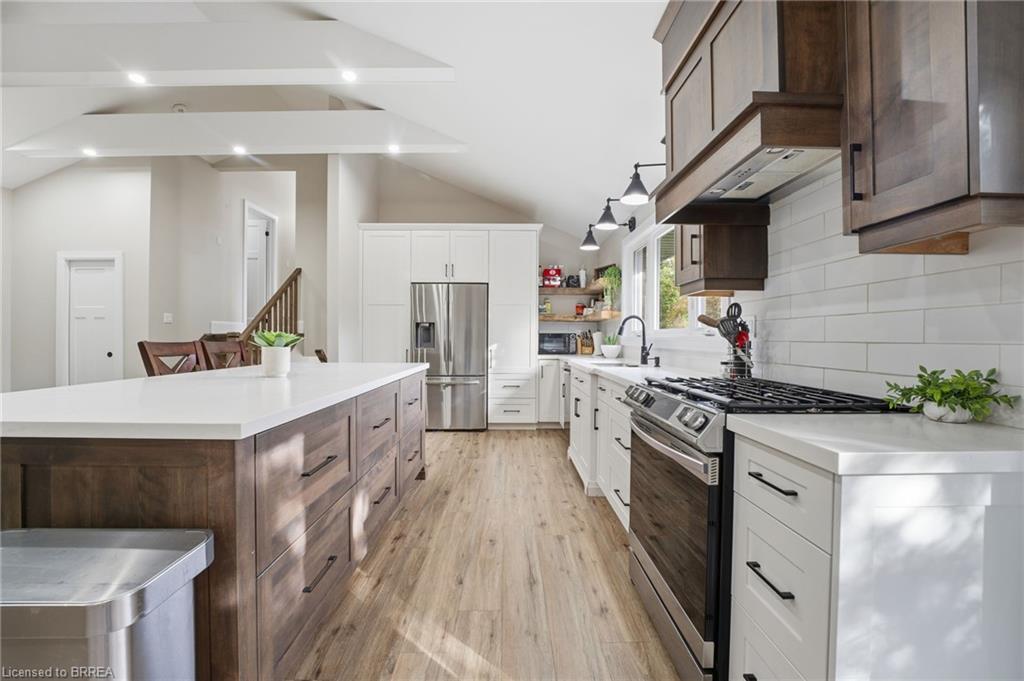 12 Halftree Place, Brantford, ON - Indoor Photo Showing Kitchen With Upgraded Kitchen
