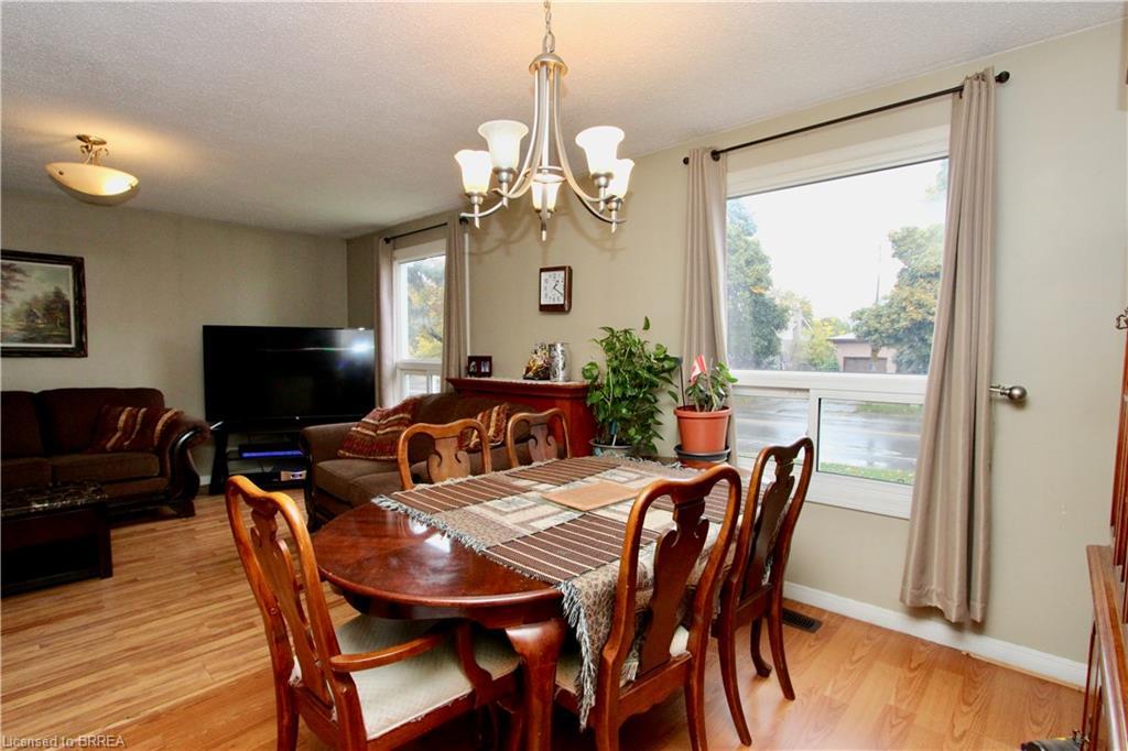 388 Brantwood Park Road, Brantford, ON - Indoor Photo Showing Dining Room