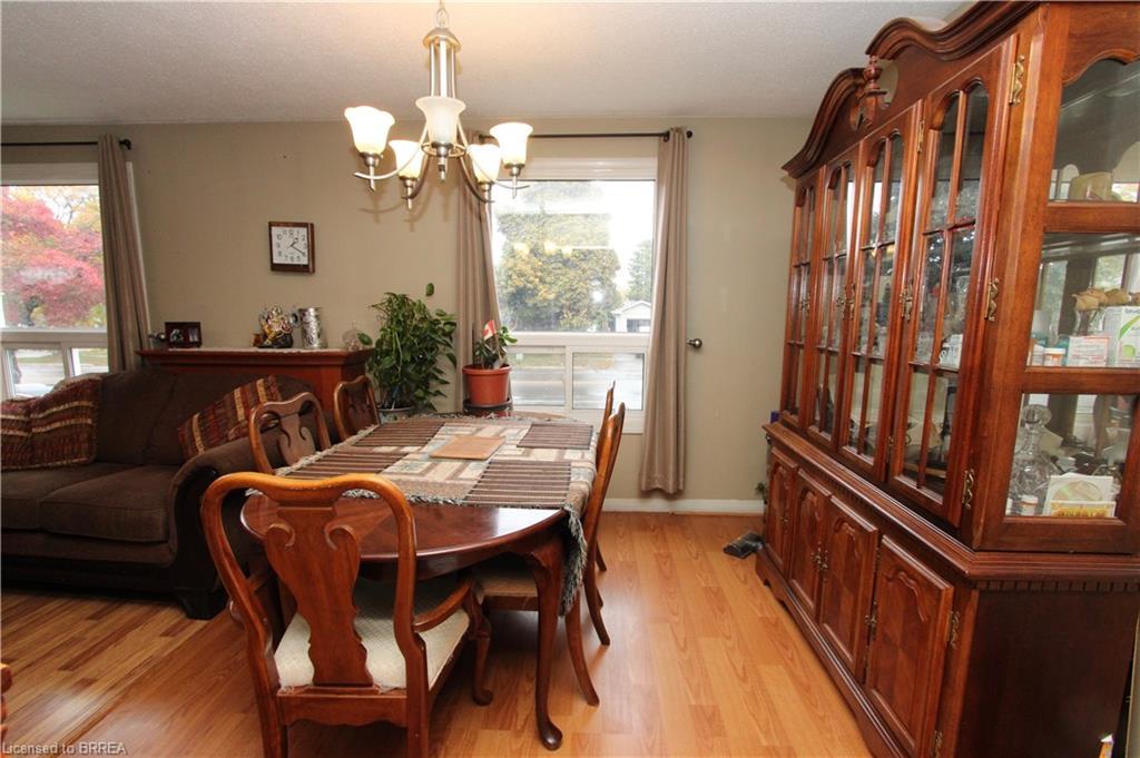 388 Brantwood Park Road, Brantford, ON - Indoor Photo Showing Dining Room