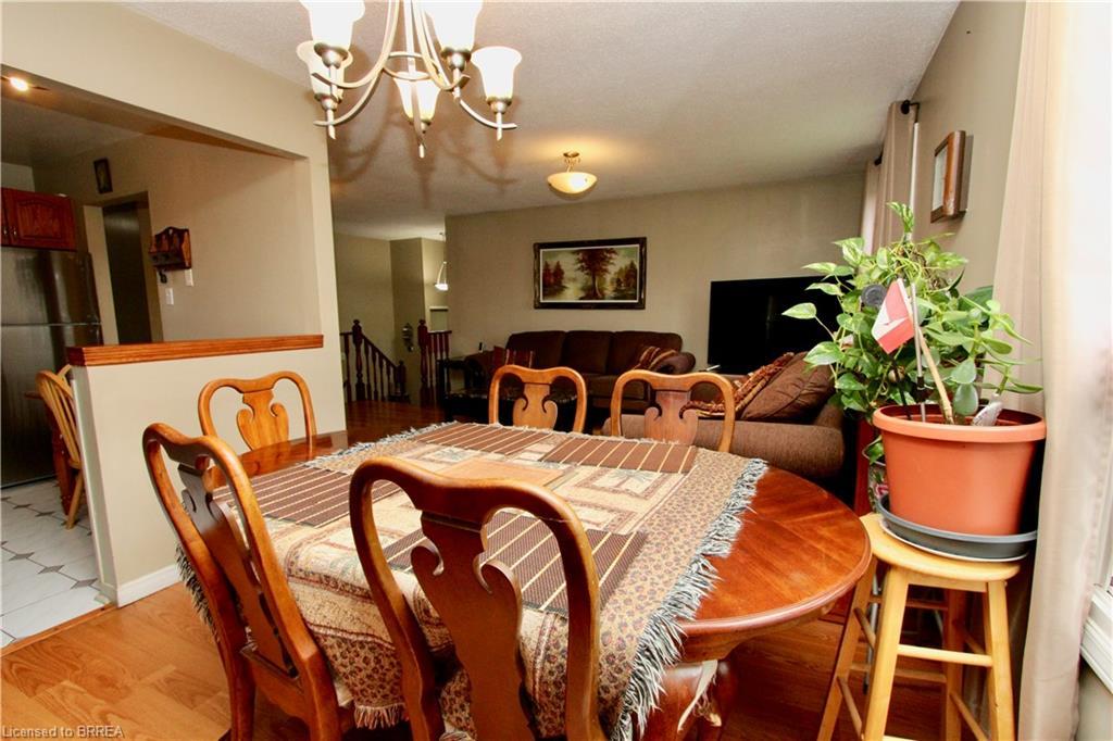 388 Brantwood Park Road, Brantford, ON - Indoor Photo Showing Dining Room