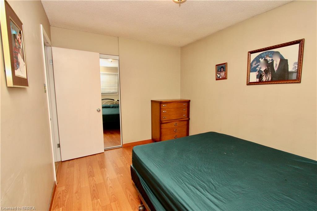 388 Brantwood Park Road, Brantford, ON - Indoor Photo Showing Bedroom