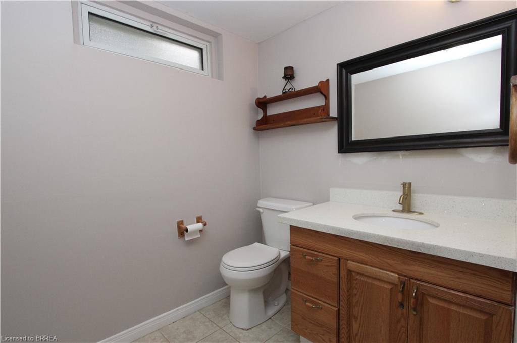 388 Brantwood Park Road, Brantford, ON - Indoor Photo Showing Bathroom
