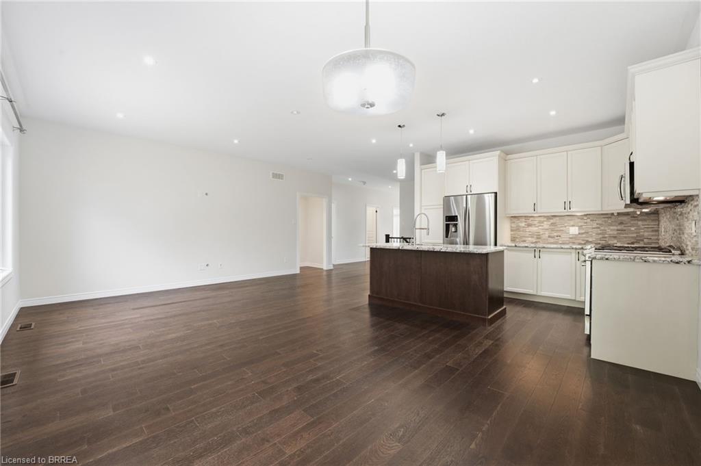 11 Cottonwood Street, Waterford, ON - Indoor Photo Showing Kitchen With Upgraded Kitchen