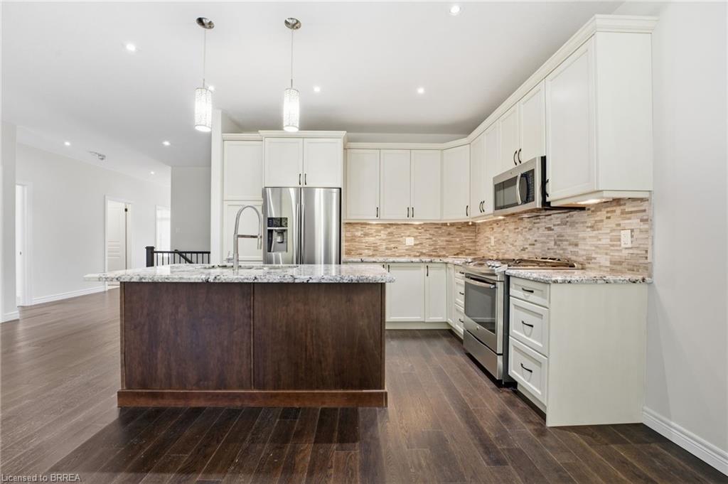 11 Cottonwood Street, Waterford, ON - Indoor Photo Showing Kitchen With Upgraded Kitchen