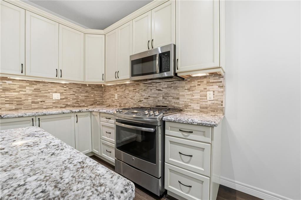 11 Cottonwood Street, Waterford, ON - Indoor Photo Showing Kitchen With Upgraded Kitchen