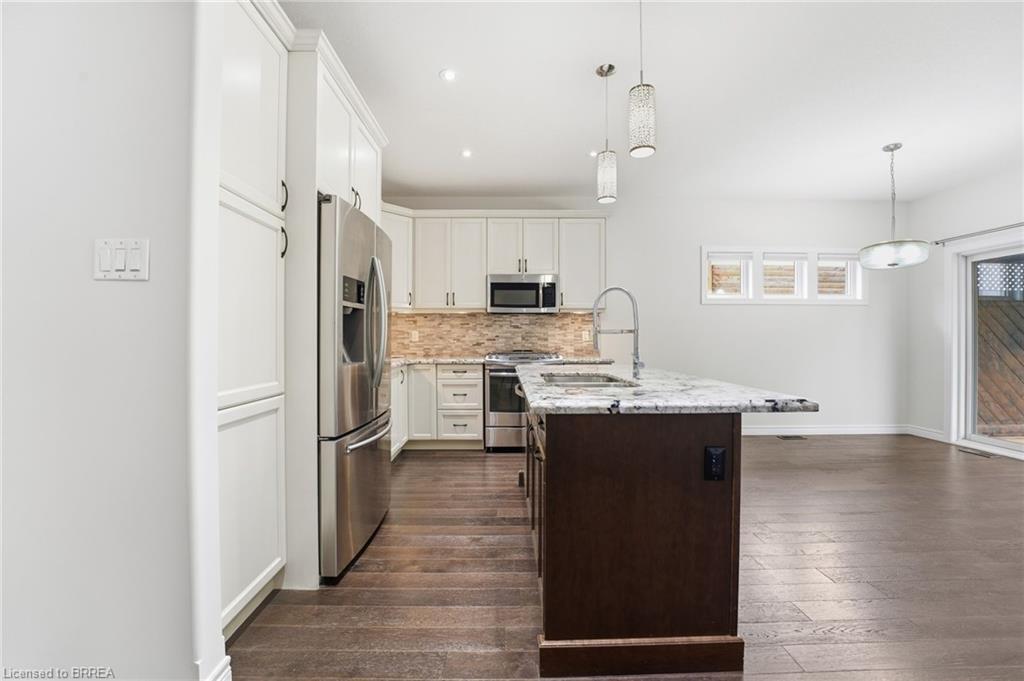 11 Cottonwood Street, Waterford, ON - Indoor Photo Showing Kitchen With Double Sink With Upgraded Kitchen
