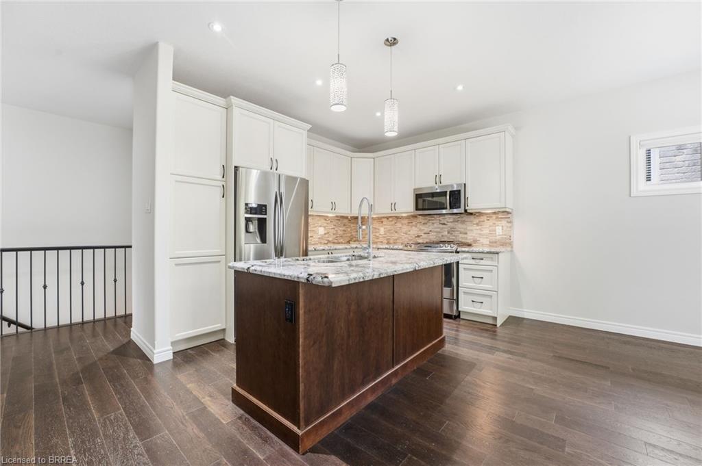 11 Cottonwood Street, Waterford, ON - Indoor Photo Showing Kitchen With Upgraded Kitchen