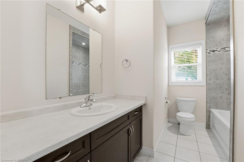 11 Cottonwood Street, Waterford, ON - Indoor Photo Showing Bathroom