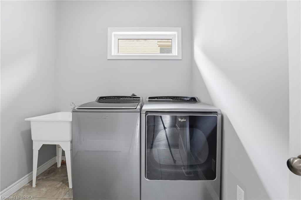 11 Cottonwood Street, Waterford, ON - Indoor Photo Showing Laundry Room