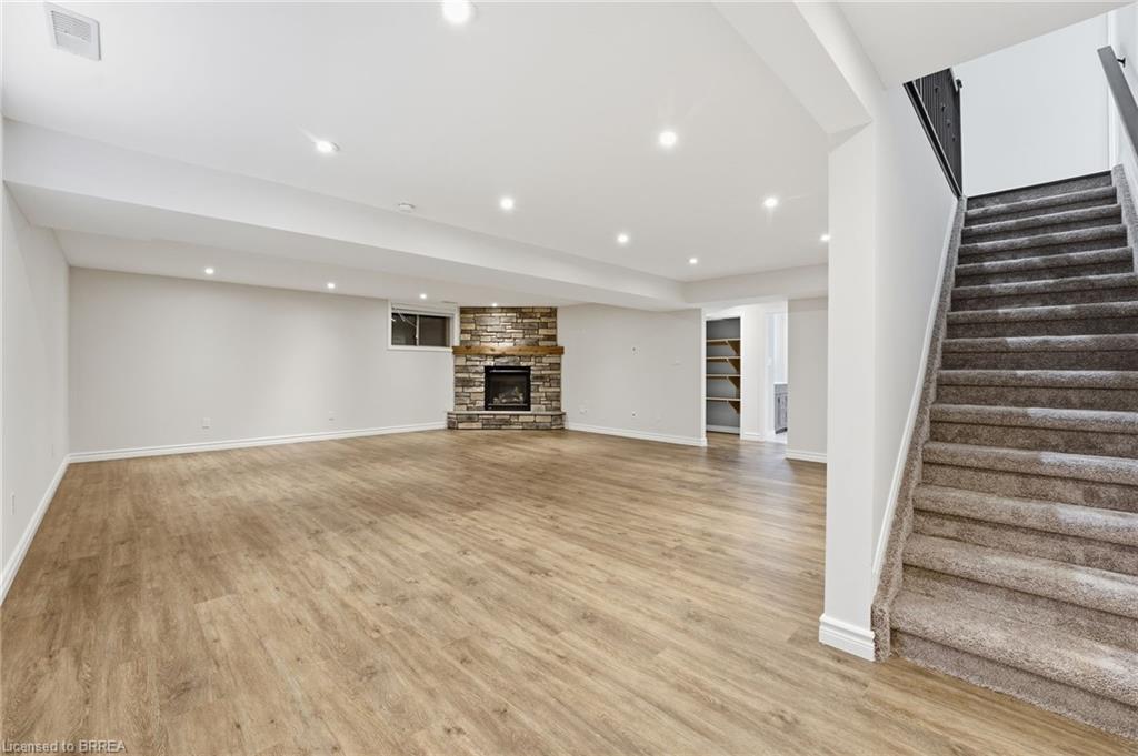 11 Cottonwood Street, Waterford, ON - Indoor Photo Showing Other Room