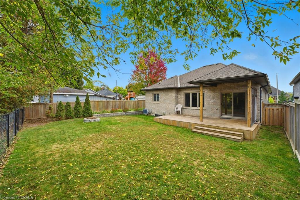 11 Cottonwood Street, Waterford, ON - Outdoor With Backyard