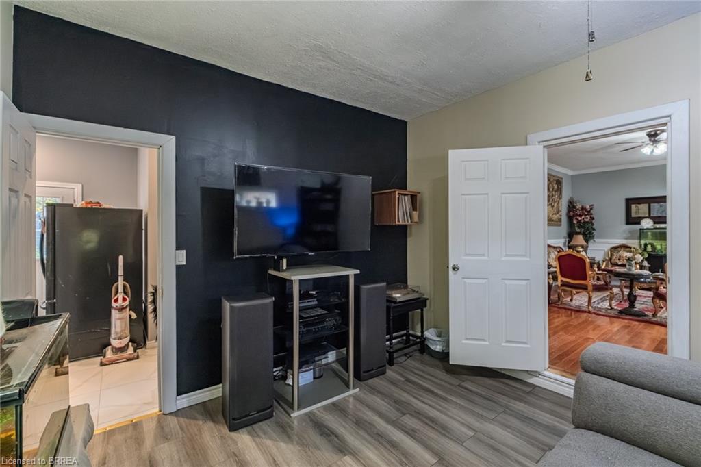 2104 Governors Road, Hamilton, ON - Indoor