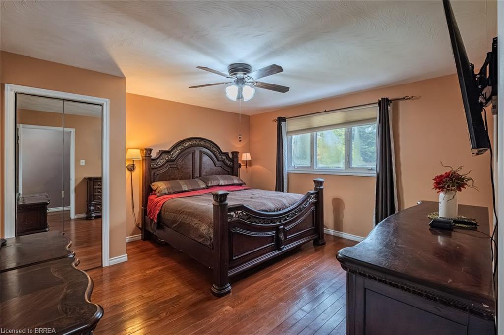 2104 Governors Road, Hamilton, ON - Indoor Photo Showing Bedroom