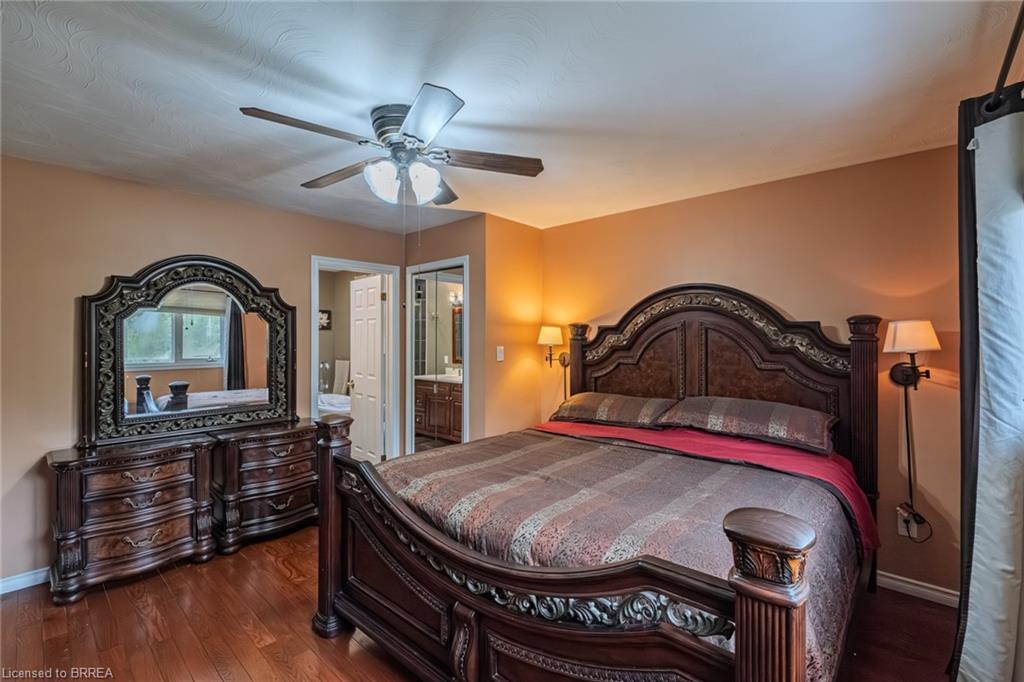 2104 Governors Road, Hamilton, ON - Indoor Photo Showing Bedroom