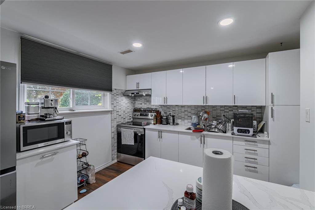 2104 Governors Road, Hamilton, ON - Indoor Photo Showing Kitchen