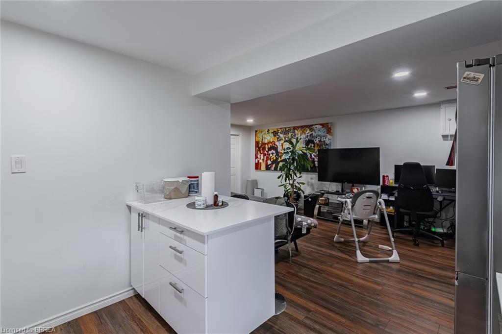 2104 Governors Road, Hamilton, ON - Indoor