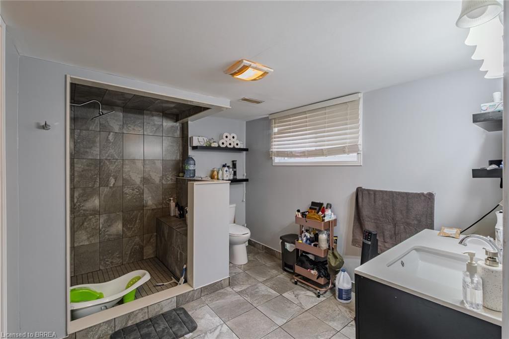 2104 Governors Road, Hamilton, ON - Indoor