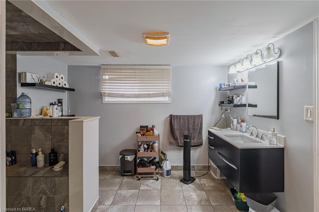 2104 Governors Road, Hamilton, ON - Indoor Photo Showing Other Room