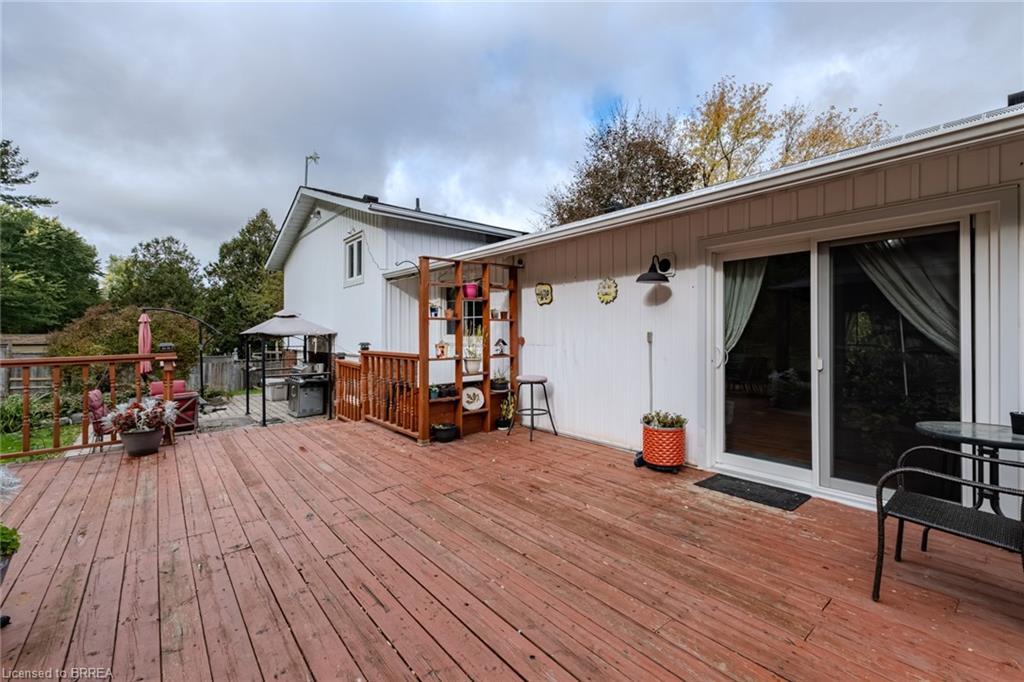 2104 Governors Road, Hamilton, ON - Outdoor With Deck Patio Veranda With Exterior
