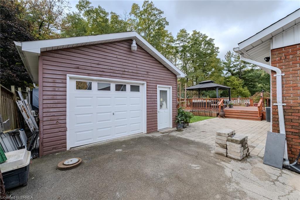 2104 Governors Road, Hamilton, ON - Outdoor With Exterior