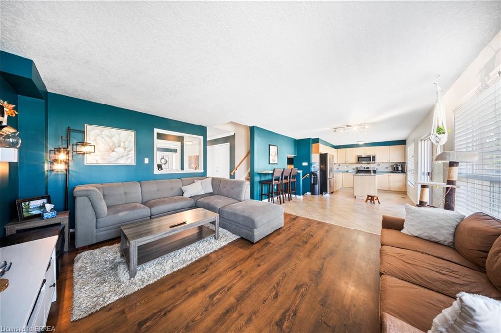 132 Blackburn Drive, Brantford, ON - Indoor Photo Showing Living Room