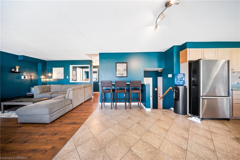 132 Blackburn Drive, Brantford, ON - Indoor