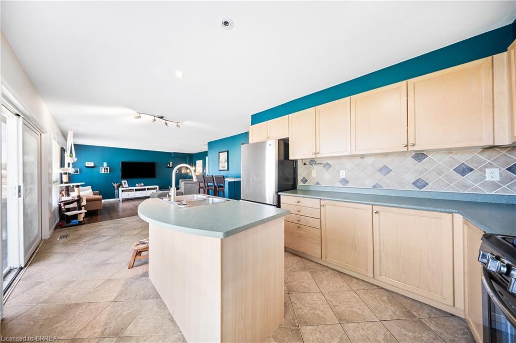 132 Blackburn Drive, Brantford, ON - Indoor