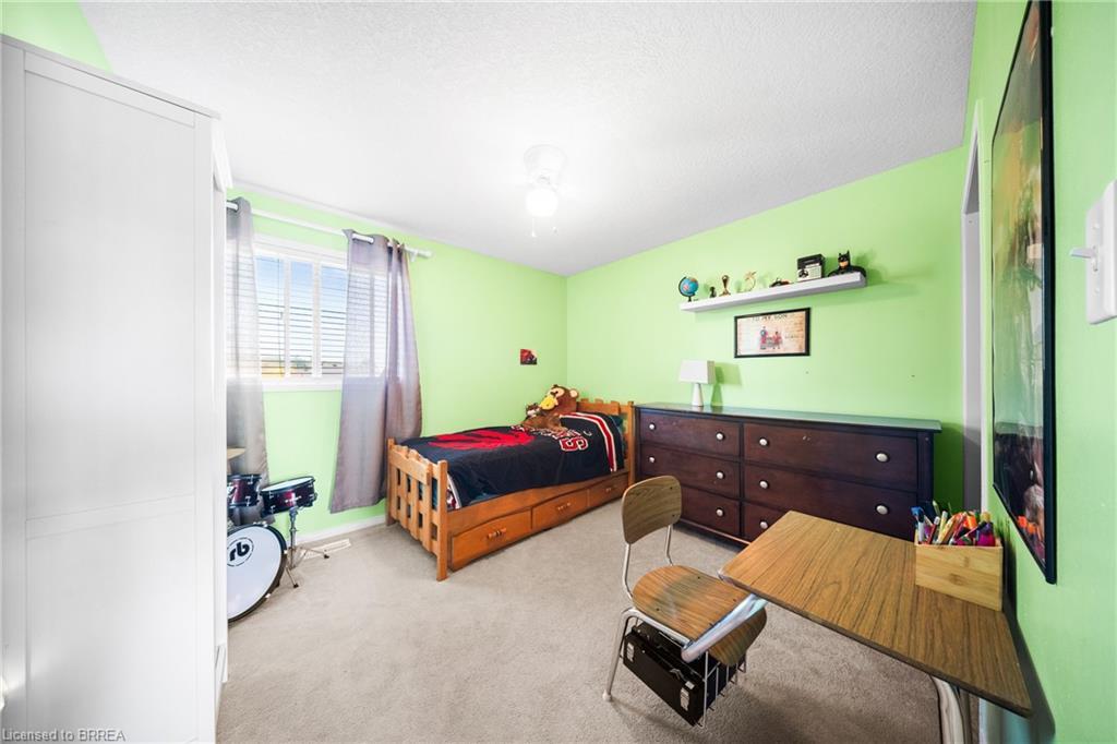 132 Blackburn Drive, Brantford, ON - Indoor Photo Showing Bedroom
