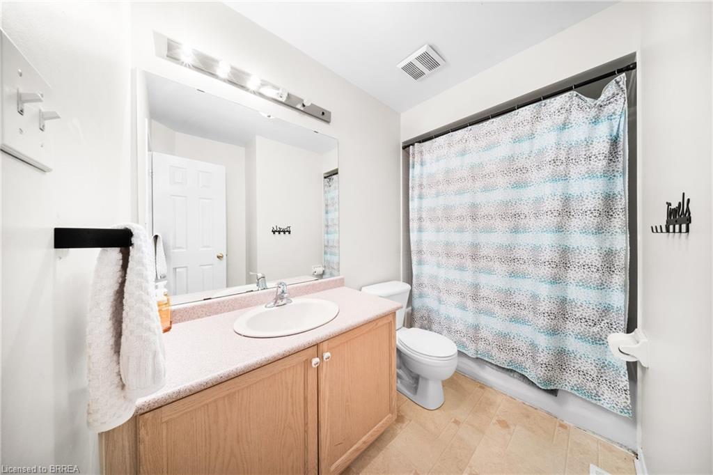 132 Blackburn Drive, Brantford, ON - Indoor Photo Showing Bathroom