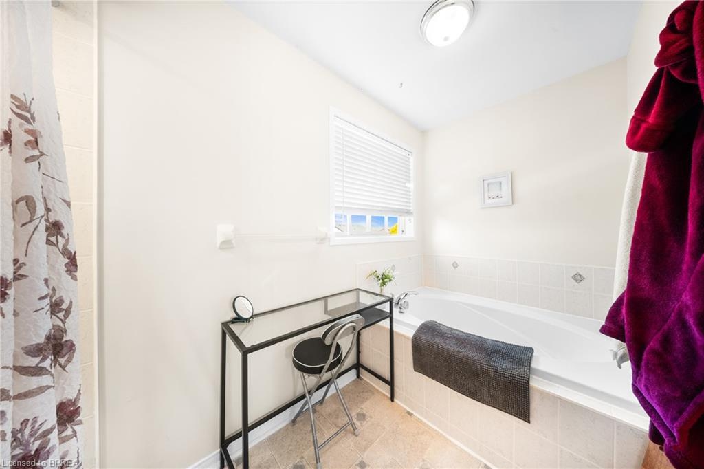 132 Blackburn Drive, Brantford, ON - Indoor Photo Showing Bathroom