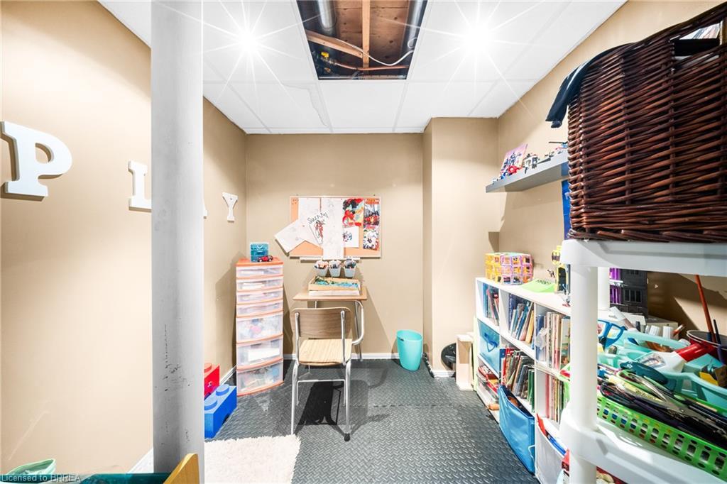 132 Blackburn Drive, Brantford, ON - Indoor