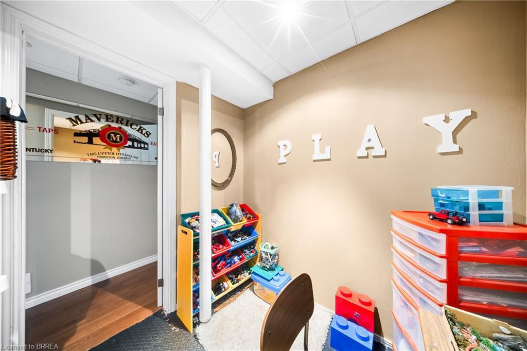 132 Blackburn Drive, Brantford, ON - Indoor