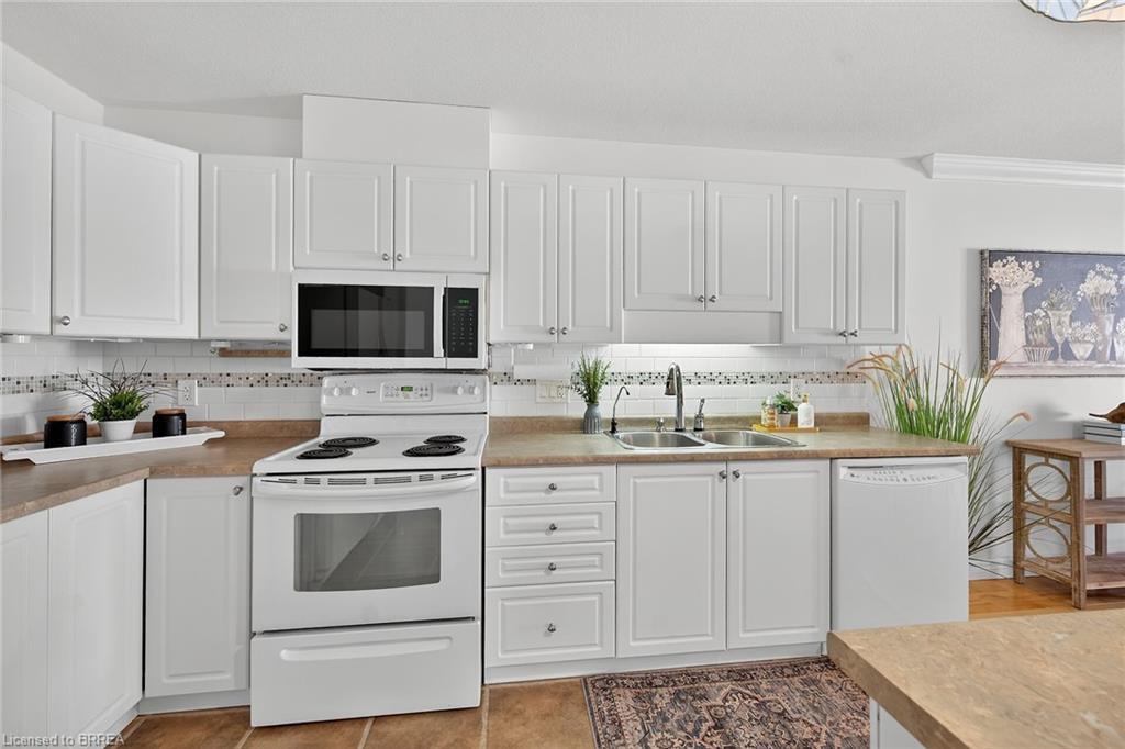 4-385 Park Road N, Brantford, ON - Indoor Photo Showing Kitchen With Double Sink
