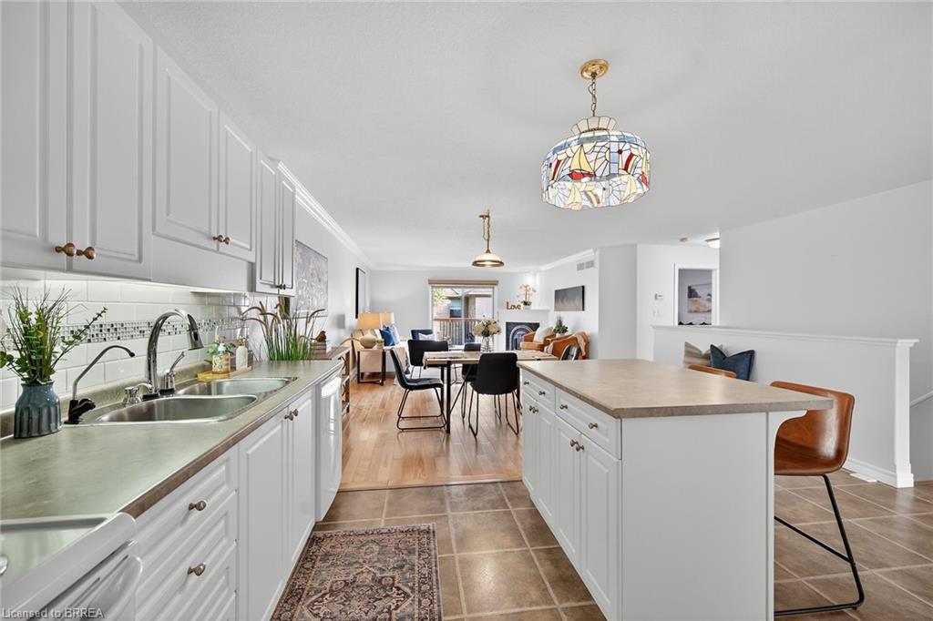 4-385 Park Road N, Brantford, ON - Indoor Photo Showing Kitchen With Double Sink